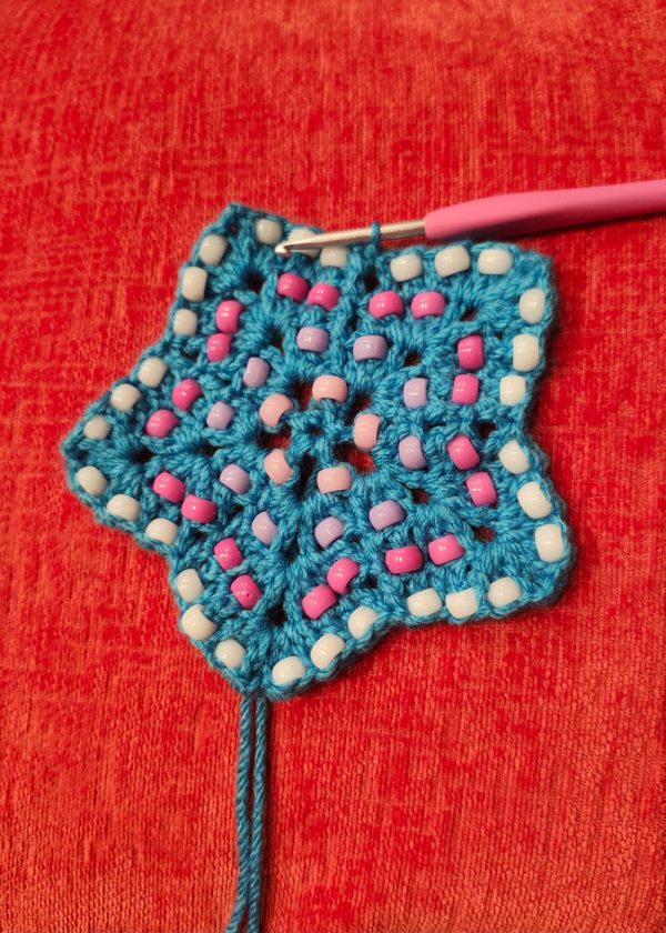 Free Pattern: Beaded Star Fidget Mat - Owls R Pals